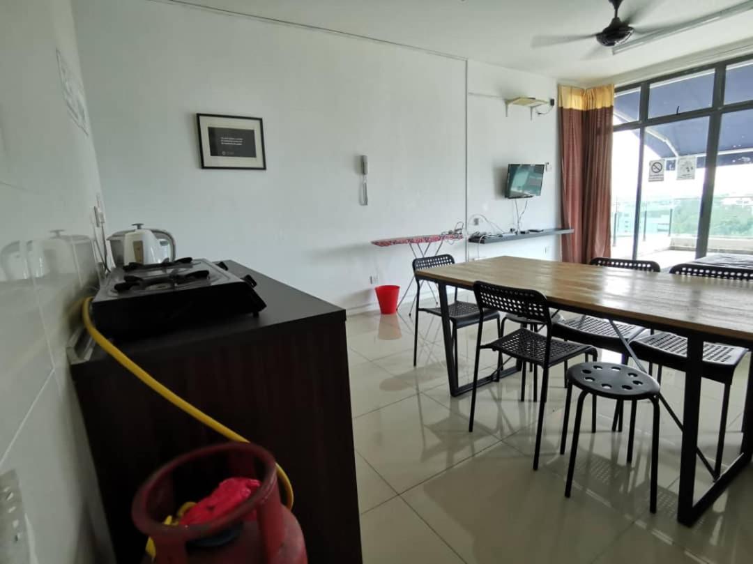 Vista Alam Serviced Apartment Near Idcc Sacc Pkns Uitm Msu Avisena Шах Алам Екстериор снимка