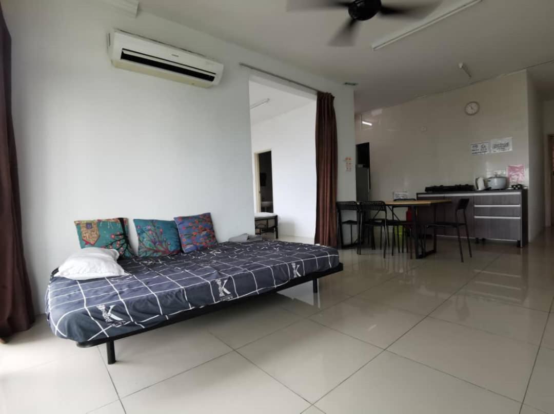 Vista Alam Serviced Apartment Near Idcc Sacc Pkns Uitm Msu Avisena Шах Алам Екстериор снимка