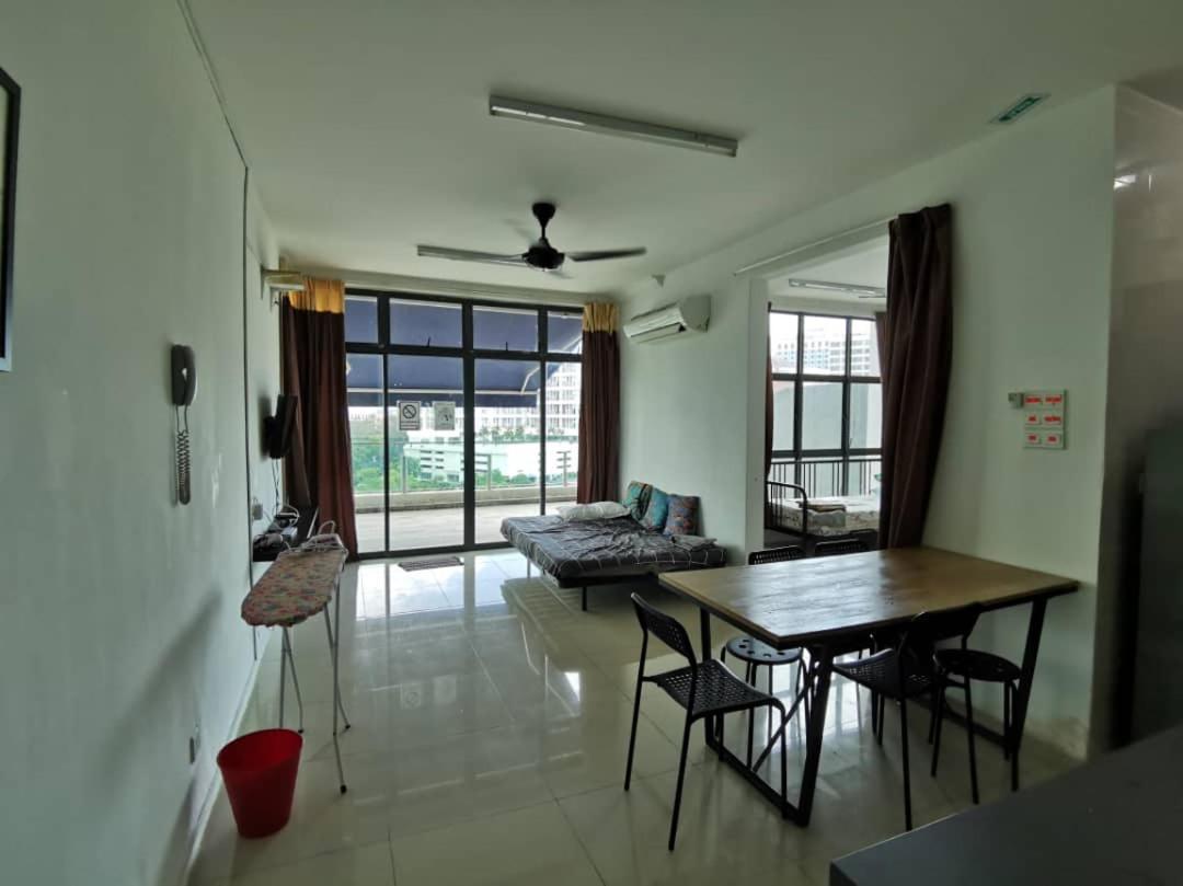 Vista Alam Serviced Apartment Near Idcc Sacc Pkns Uitm Msu Avisena Шах Алам Екстериор снимка